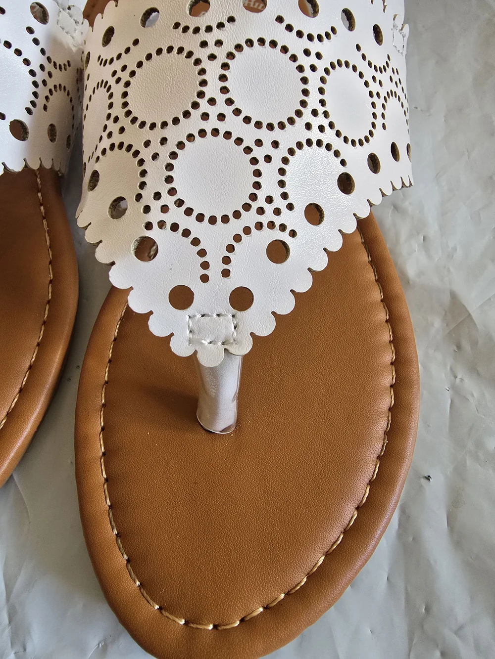 Beverly Hills Polo Club Girls White Laser-Cut Toe-Post Sandals New Size 13